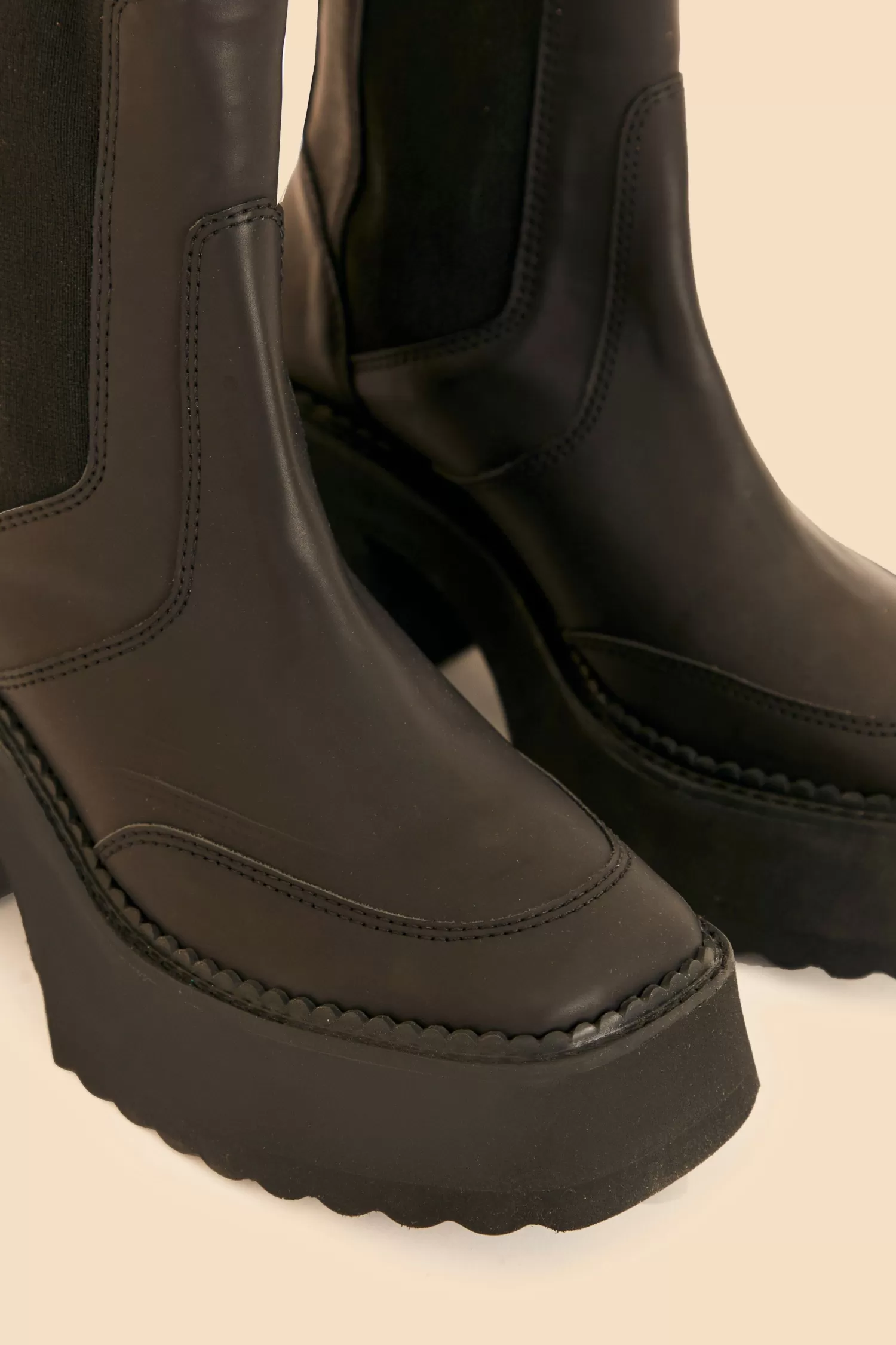 FARM Rio Boots & Sneakers^ BLACK BLOCK HEEL CHELSEA BOOT