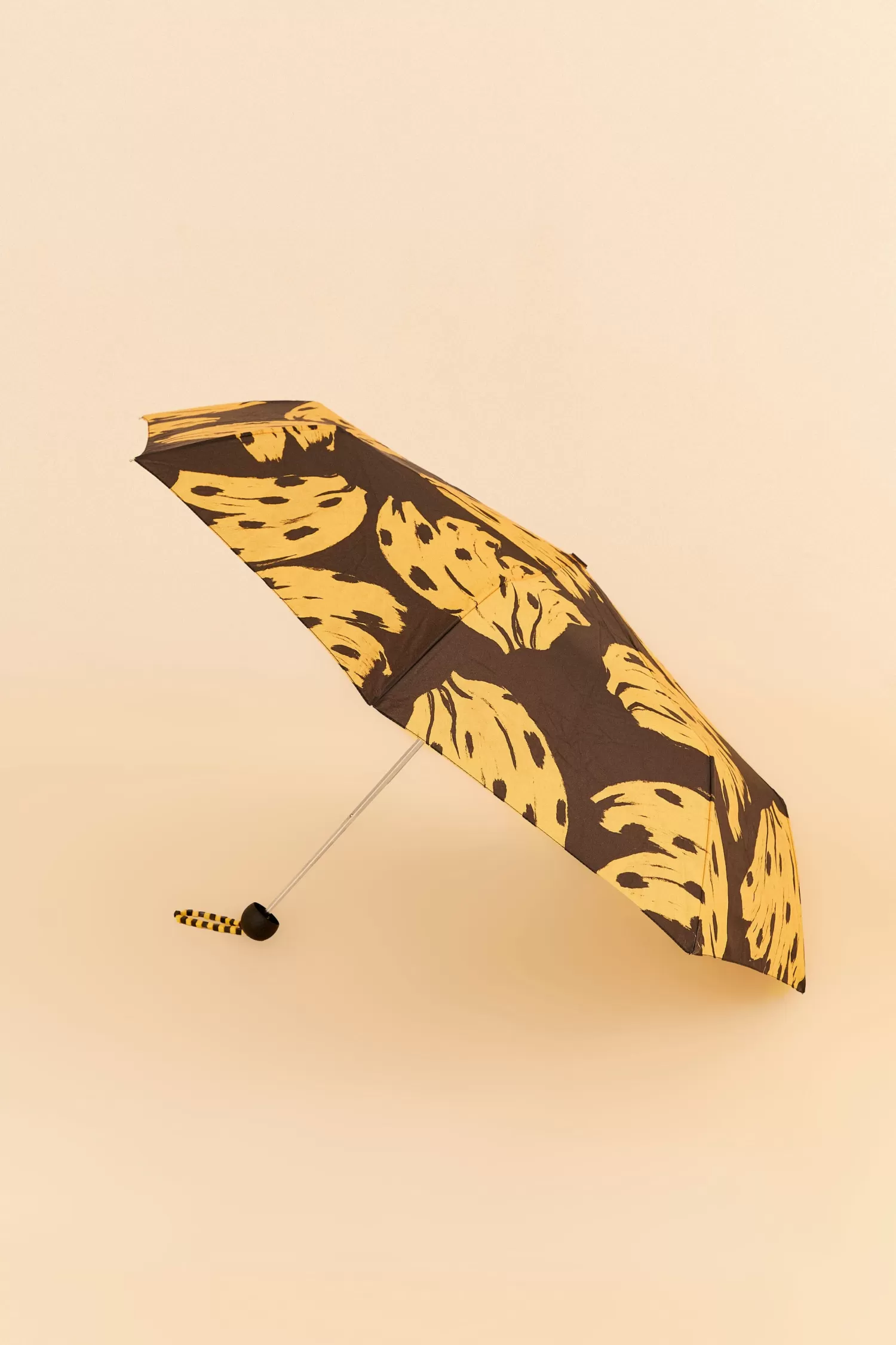 FARM Rio Gifts^ BLACK BOSSA BANANA UMBRELLA