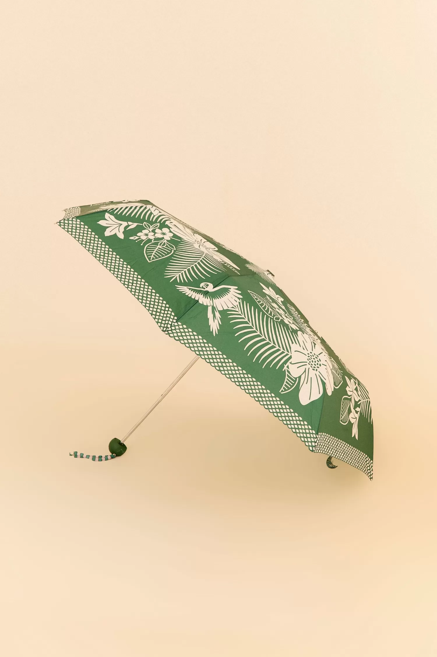 FARM Rio Gifts^ GREEN MACAW ELEGANCE UMBRELLA